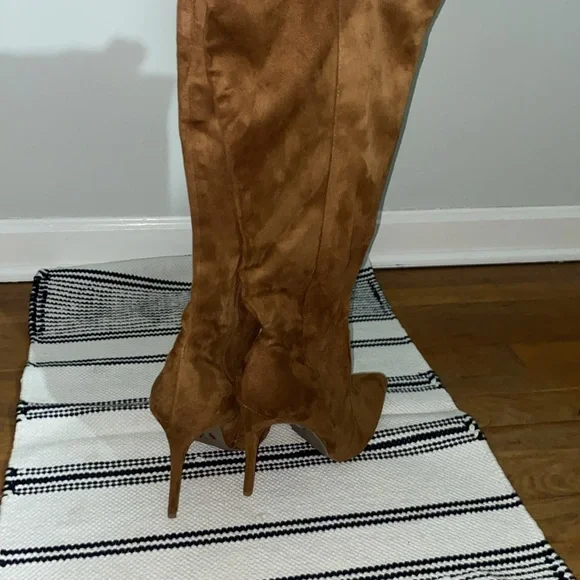 Suede Knee High Heel Boots - Picture 5 of 7